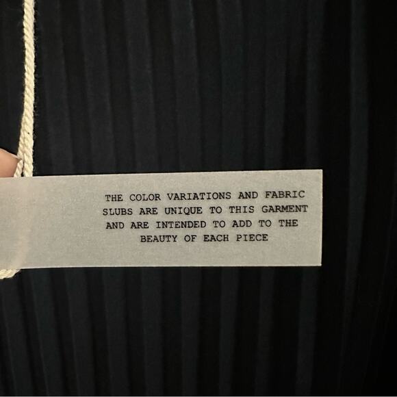 XiRENA FARAAH Twilight Navy Blue Pleated Midi Skirt Women’s size Medium NWT $194 - Picture 5 of 10